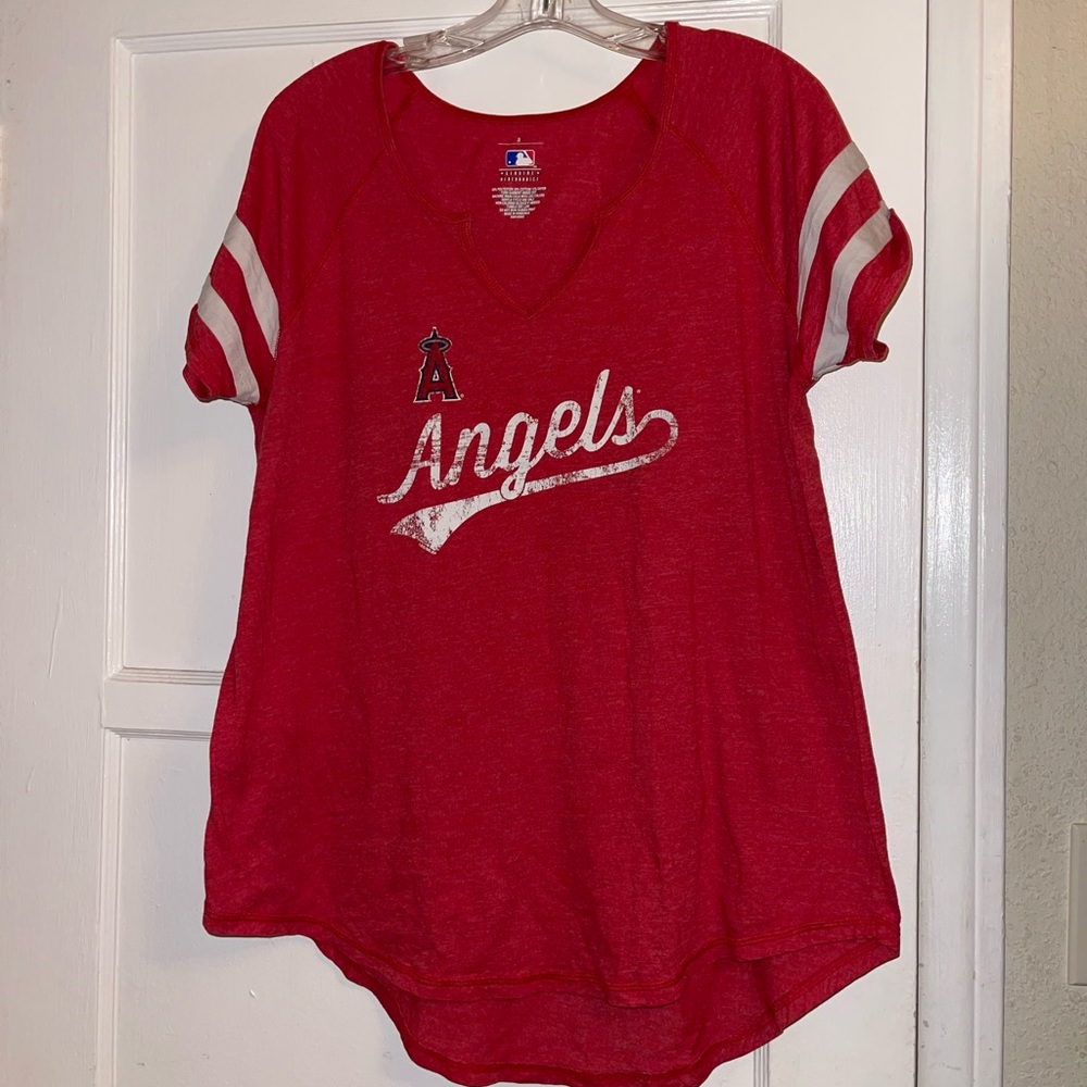 Angels T-shirt I don’t know the size it has a 2 I’m a 1x and fits a little loose